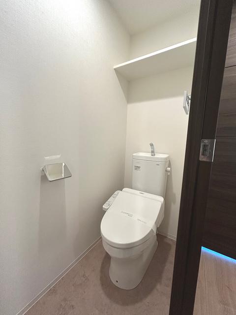 都営新宿線 大島駅 徒歩4分 14階建 築6年のトイレ写真