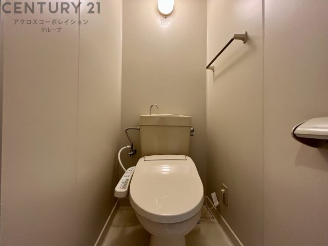 トイレ　温水洗浄便座付きのトイレです♪