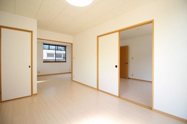 ベルエポック竹園の居間写真