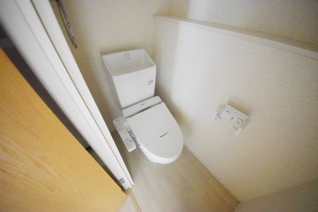ＪＲ埼京線 武蔵浦和駅 徒歩16分 3階建 築8年のトイレ写真