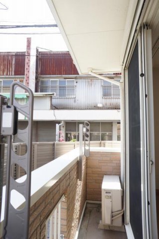 バルコニー　外からの目が気にならないバルコニーで洗濯物が干せます