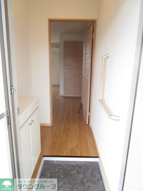 ＪＲ東海道本線 平塚駅 バス乗車時間：24分 最寄りバス停で下車 徒歩2分 2階建 築33年の玄関写真