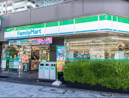 コンビニ　ファミリーマート新川中央大橋店（コンビニ）まで153m