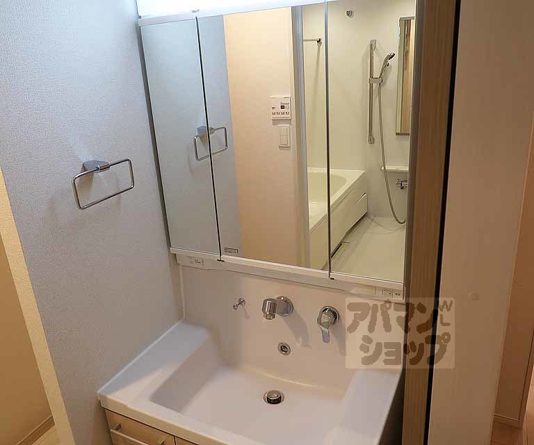 洗面設備　１０１号室の室内写真です