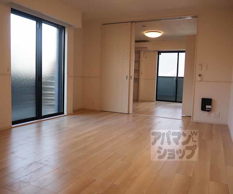 居室・リビング　１０１号室の室内写真です