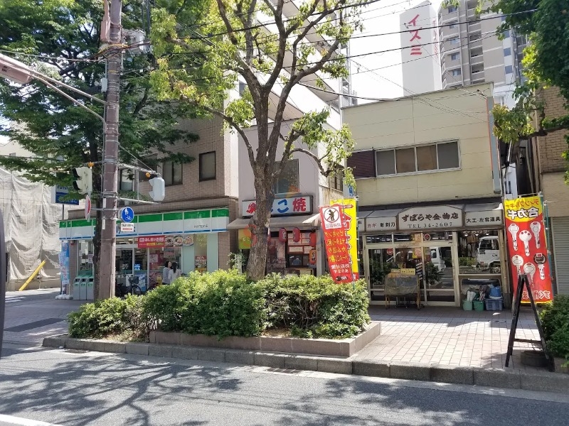 コンビニ　ファミリーマート 西宮戸田町店（コンビニ）まで104m