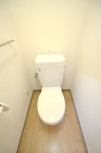東武東上線 成増駅 徒歩13分 4階建 築14年のトイレ写真