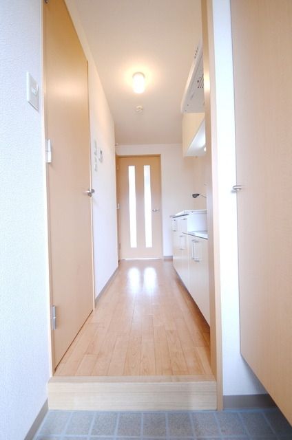 東武東上線 成増駅 徒歩13分 4階建 築14年の玄関写真