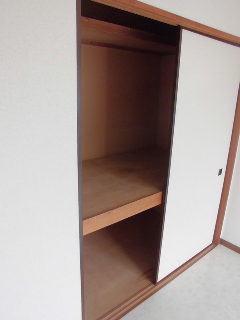 収納　収納スペース（参考用：他のお部屋のお写真）