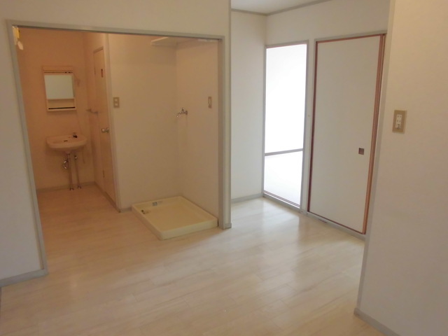 キッチン　各部屋に繋がる４．５帖のキッチンスペース（参考用：他のお部屋