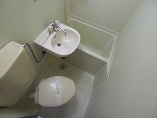 京王線 つつじケ丘駅 徒歩13分 2階建 築36年のトイレ写真