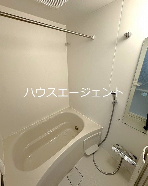 バス・シャワールーム　浴室乾燥機付きのお風呂。※参考画像