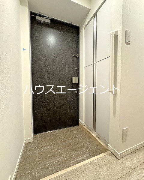 玄関　玄関はシューズBOX完備。※参考画像