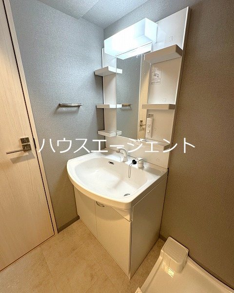 洗面設備　便利な独立洗面台。※参考画像