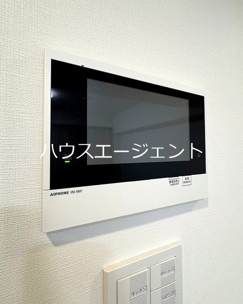 セキュリティ　モニター付きインターホンで来客対応も安心です。※参考画像