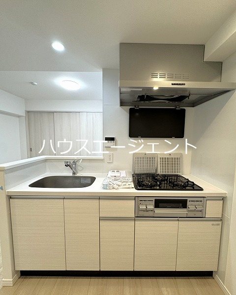 キッチン　対面式のシステムキッチンです。※参考画像