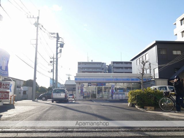 コンビニ　ローソン都筑池辺町店（コンビニ）まで674m