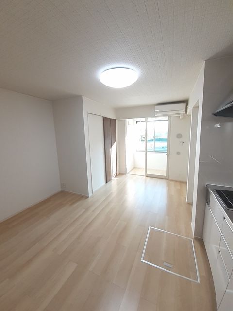 J-シャモニー スロープ IIの居間写真