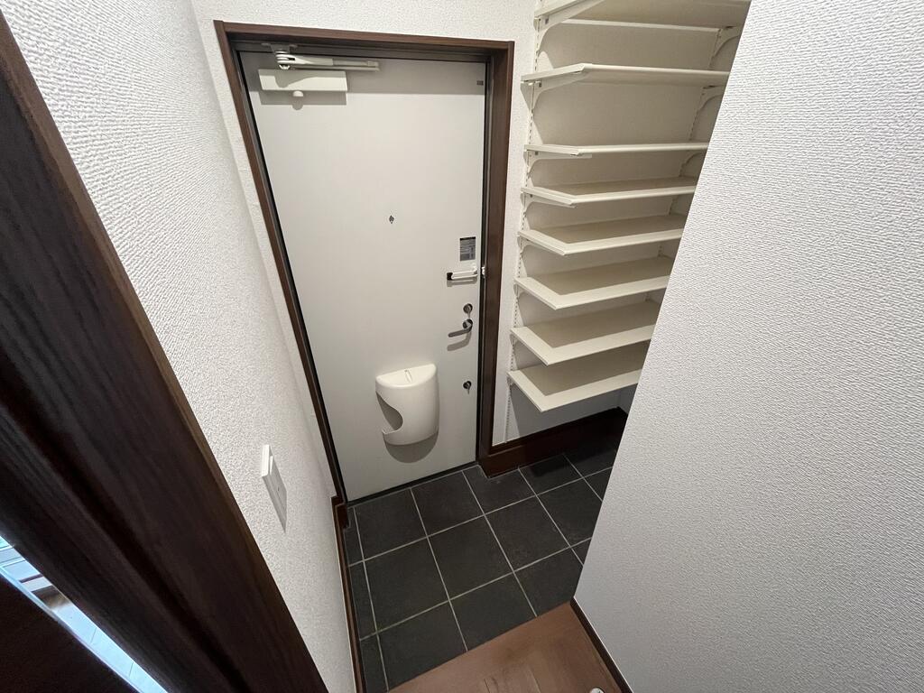 ラクラス通町の玄関写真