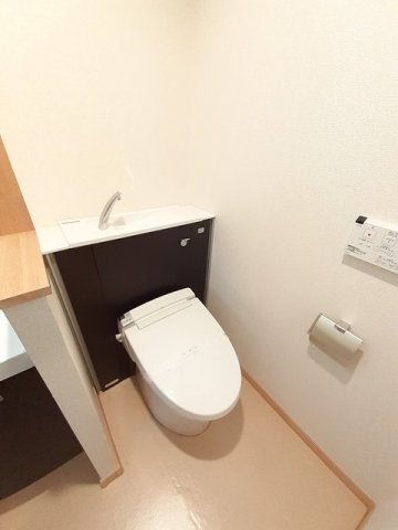 トイレ　清潔感のあるトイレです