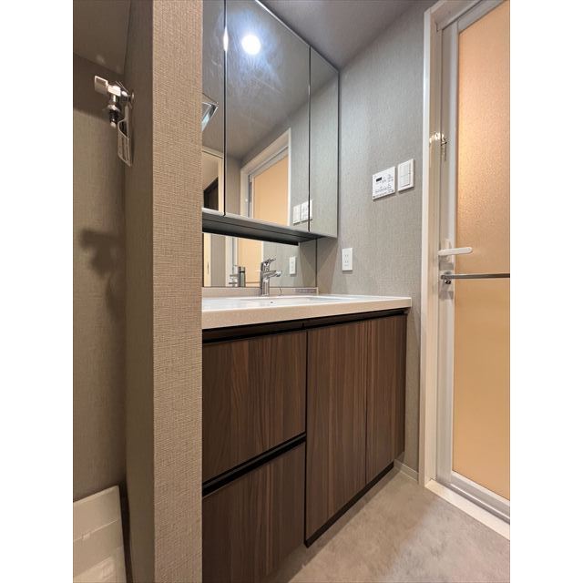 洗面設備　※写真は１３０３号室