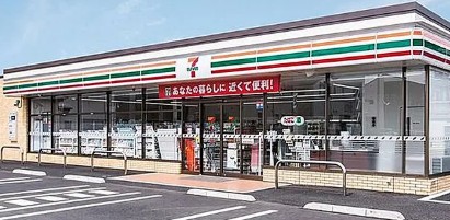 コンビニ　セブンイレブン足立古千谷本町3丁目店（コンビニ）まで338m