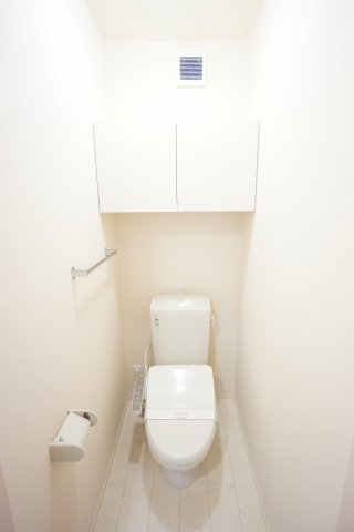 トイレ　※同物件・反転タイプの写真です。