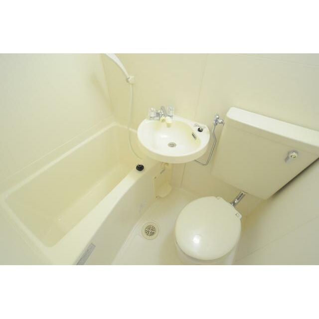 バス・シャワールーム　※別部屋参考写真です