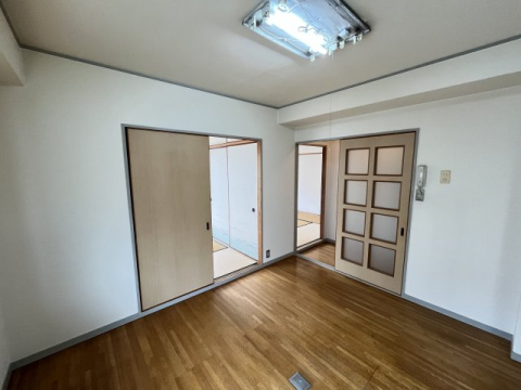 スリージェ甲子園口Iの居間写真