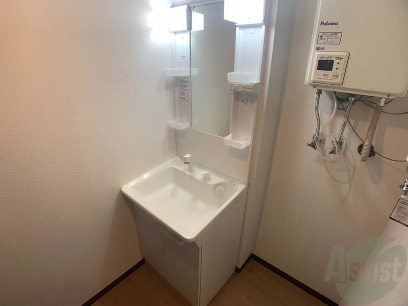 洗面設備　シャンプードレッサー。身支度はここでばっちりですね。