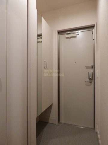 玄関　※写真は別号室です