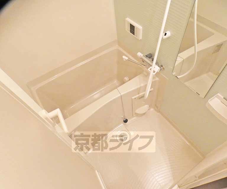 バス・シャワールーム　清潔感のあるお風呂です