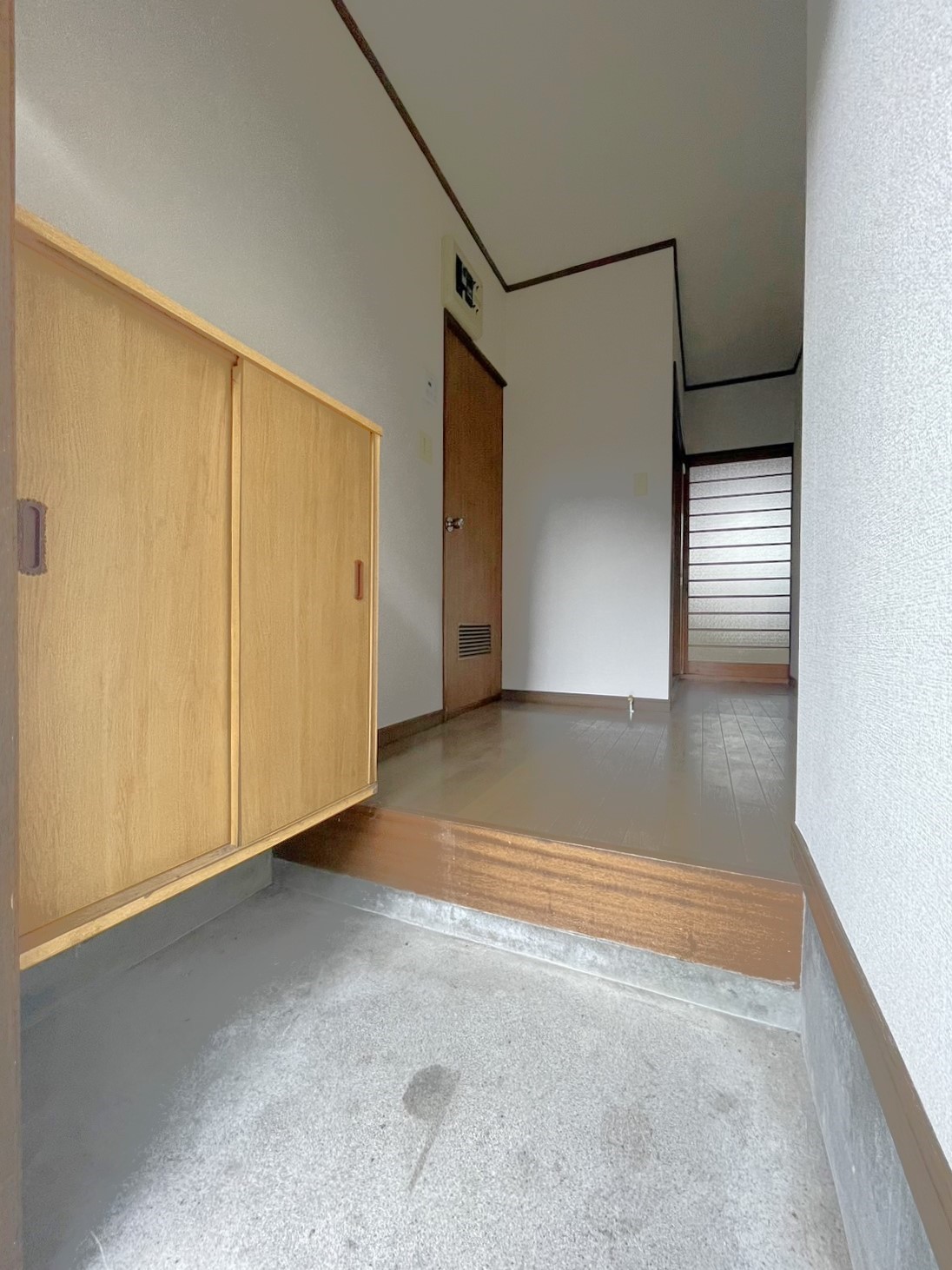 玄関　シューズボックス付き玄関