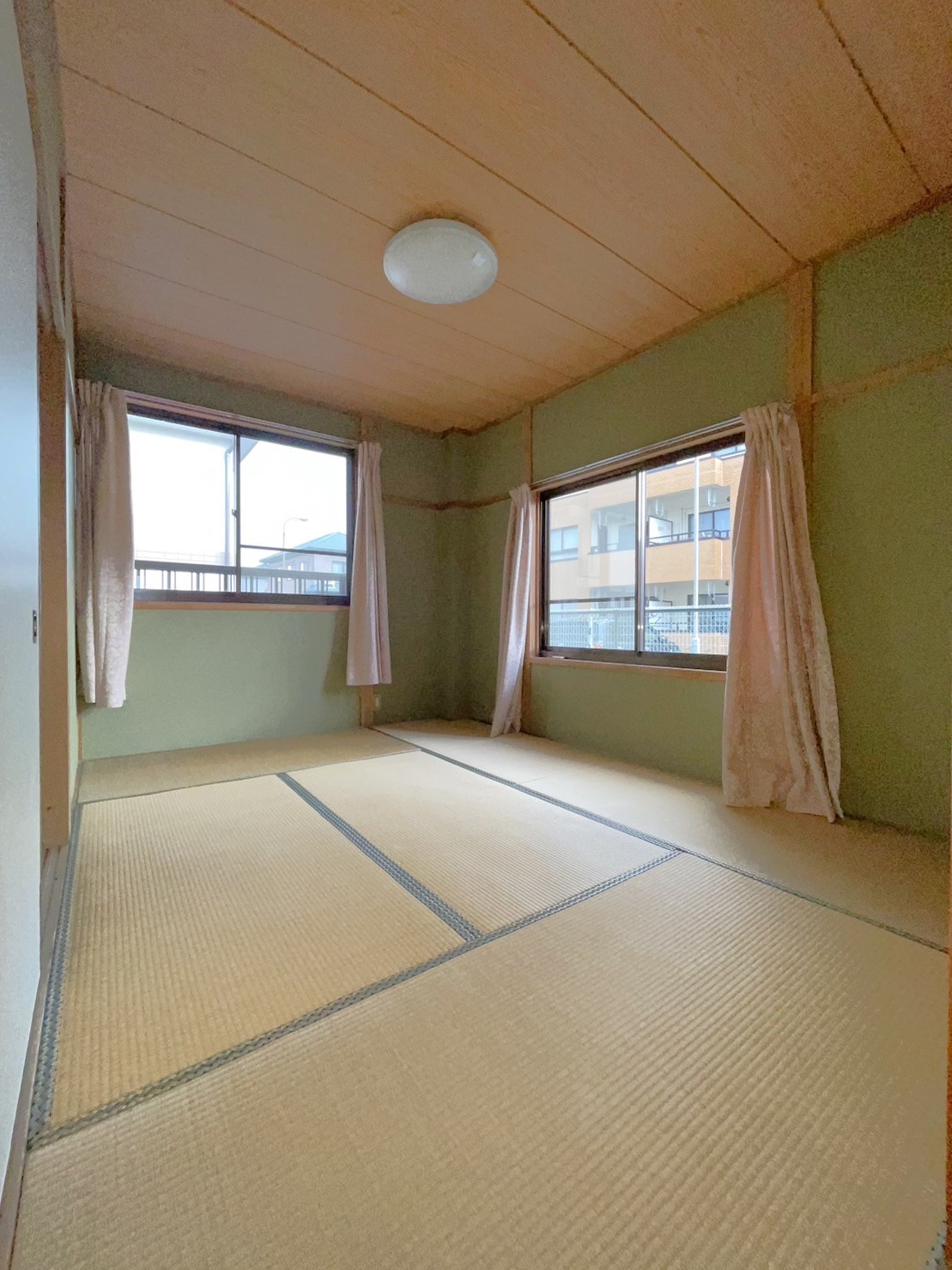 その他部屋・スペース　角部屋で窓多く風通し〇