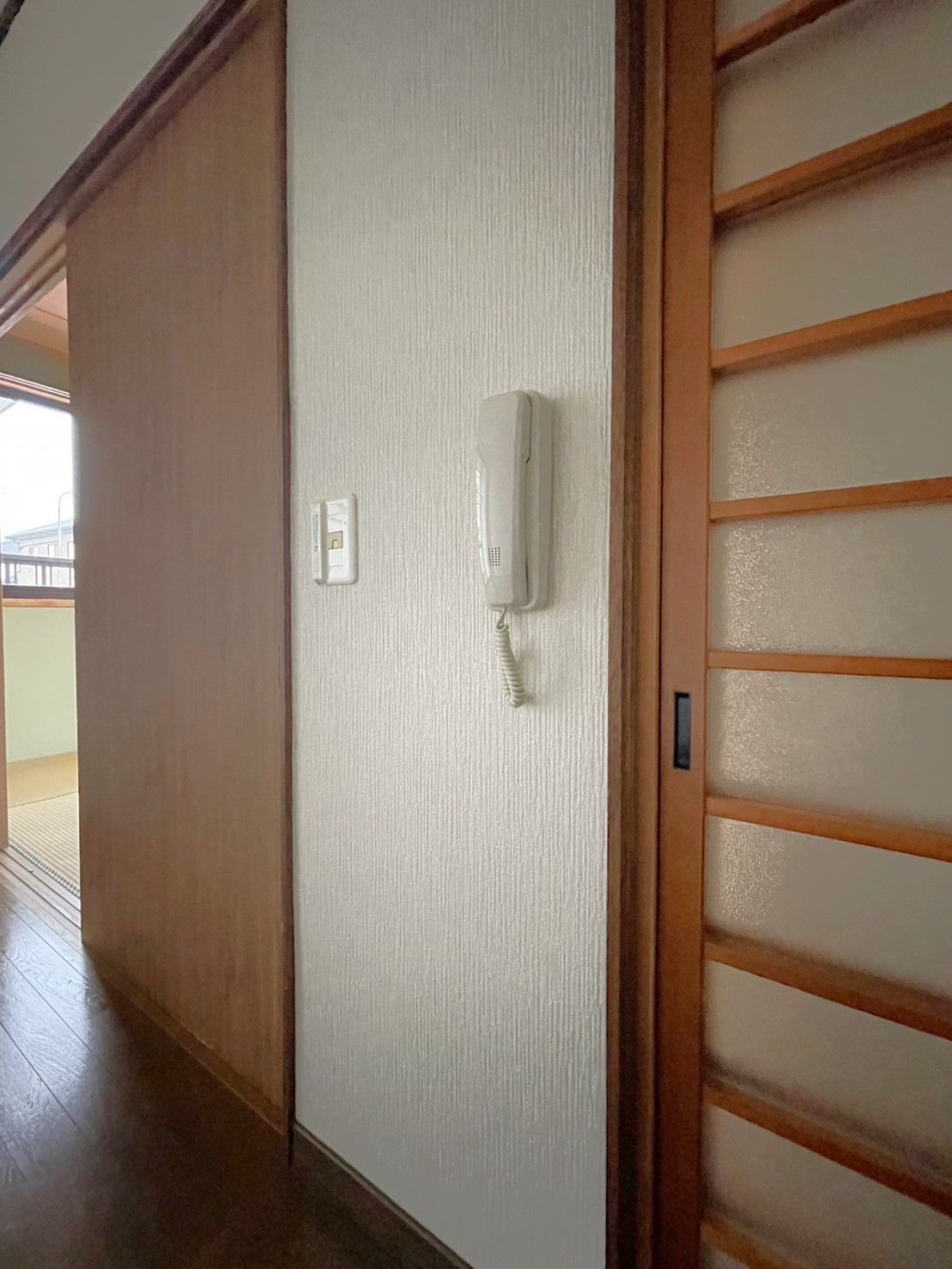 セキュリティ　受話器型インターホンでセキュリティに配慮！