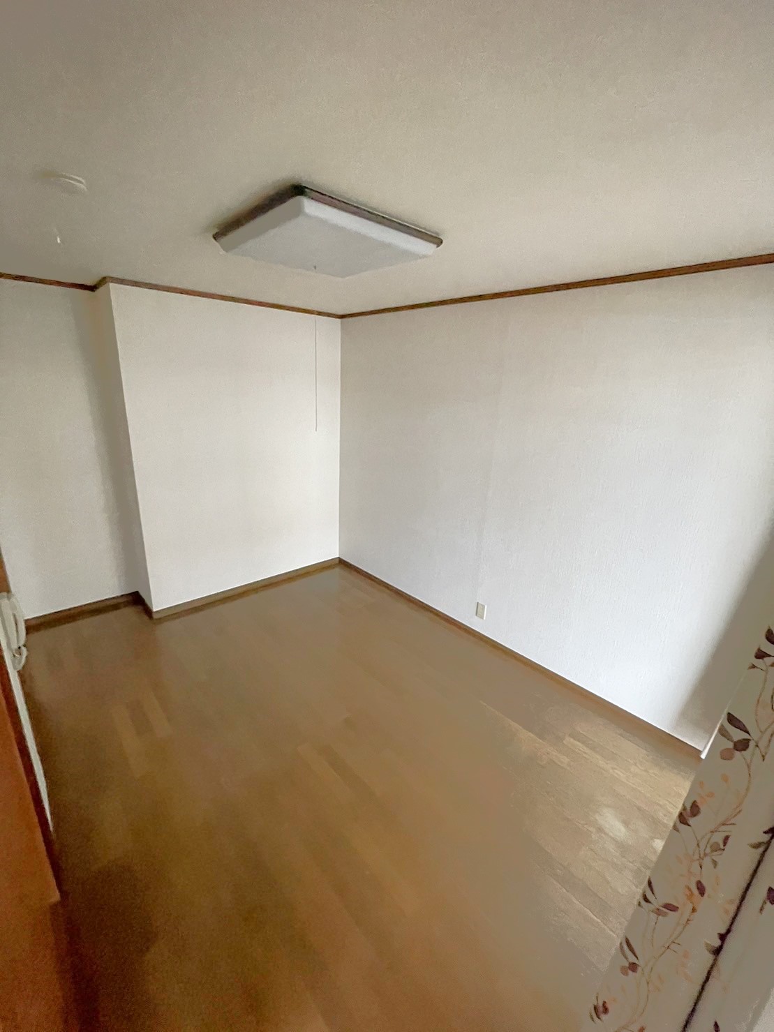 居室・リビング　南側洋室で日当たりも良し！