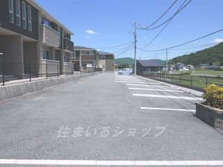 【広島市安佐北区白木町大字井原のアパートの駐車場】