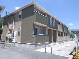 【広島市安佐北区白木町大字井原のアパートの建物外観】