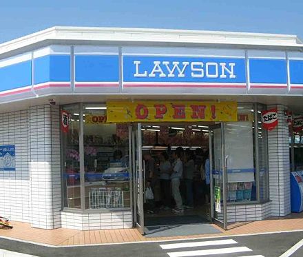 コンビニ　ローソン港芝四丁目店（コンビニ）まで115m