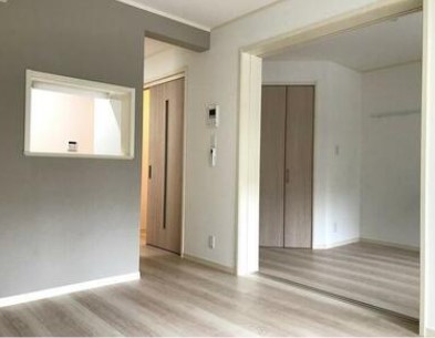 居室・リビング　リビングからお部屋方向