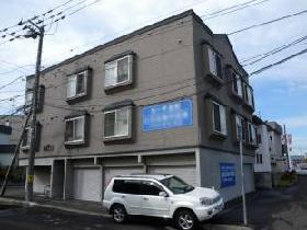 札幌市清田区北野二条のアパートの建物外観