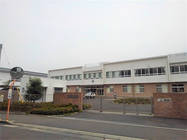 小学校　観音寺市立観音寺小学校（小学校）まで850m