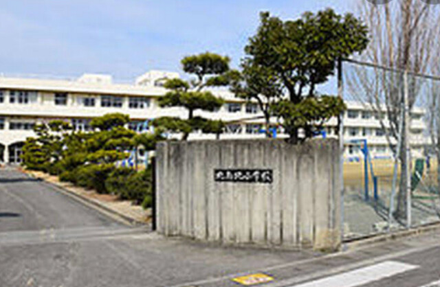 小学校　美馬市立脇町小学校（小学校）まで720m