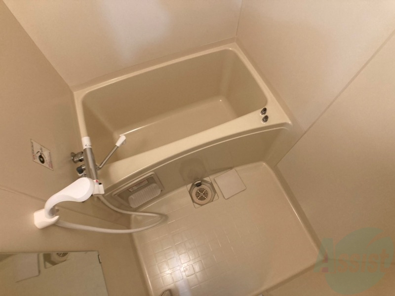 バス・シャワールーム　こちらはお風呂。一日の疲れをここで癒してください。