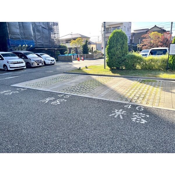 【シティコーポ荒子弐番館の駐車場】