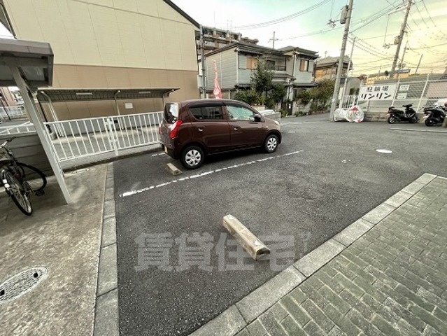 【シャルム長尾の駐車場】