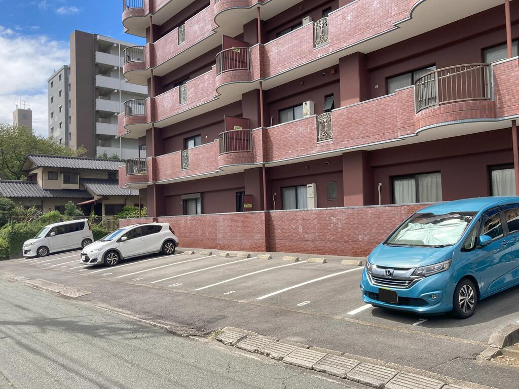 駐車場　敷地内1台確保済です。