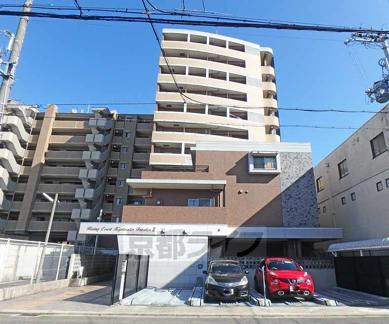 京都市下京区西七条比輪田町のマンションの建物外観