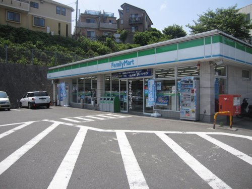 【ファミール湘南田浦のコンビニ】