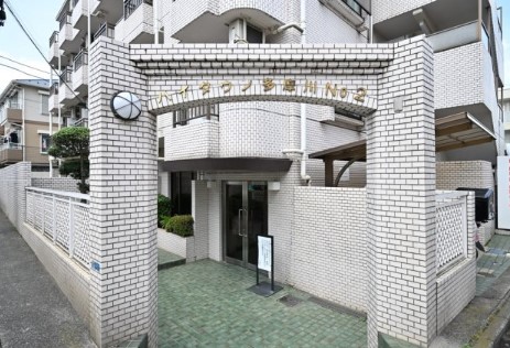 【川崎市高津区諏訪のマンションのエントランス】